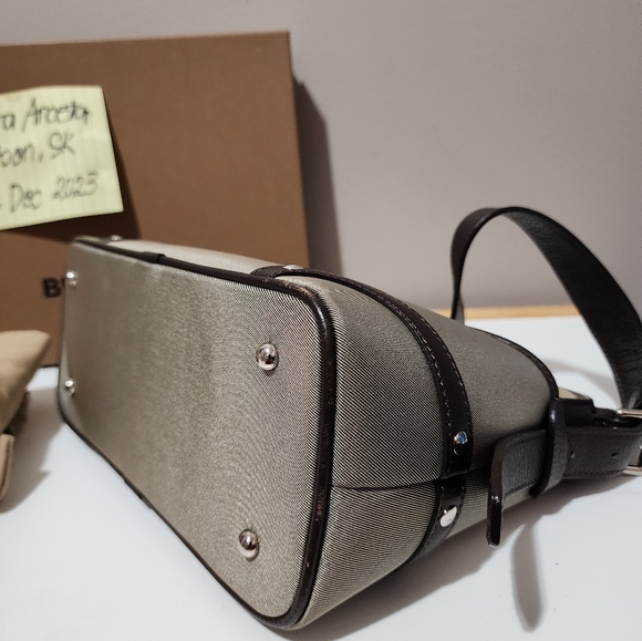 ❌️SOLD❌️Burberry Vintage Small Shoulder Bag - Picture 4 of 13